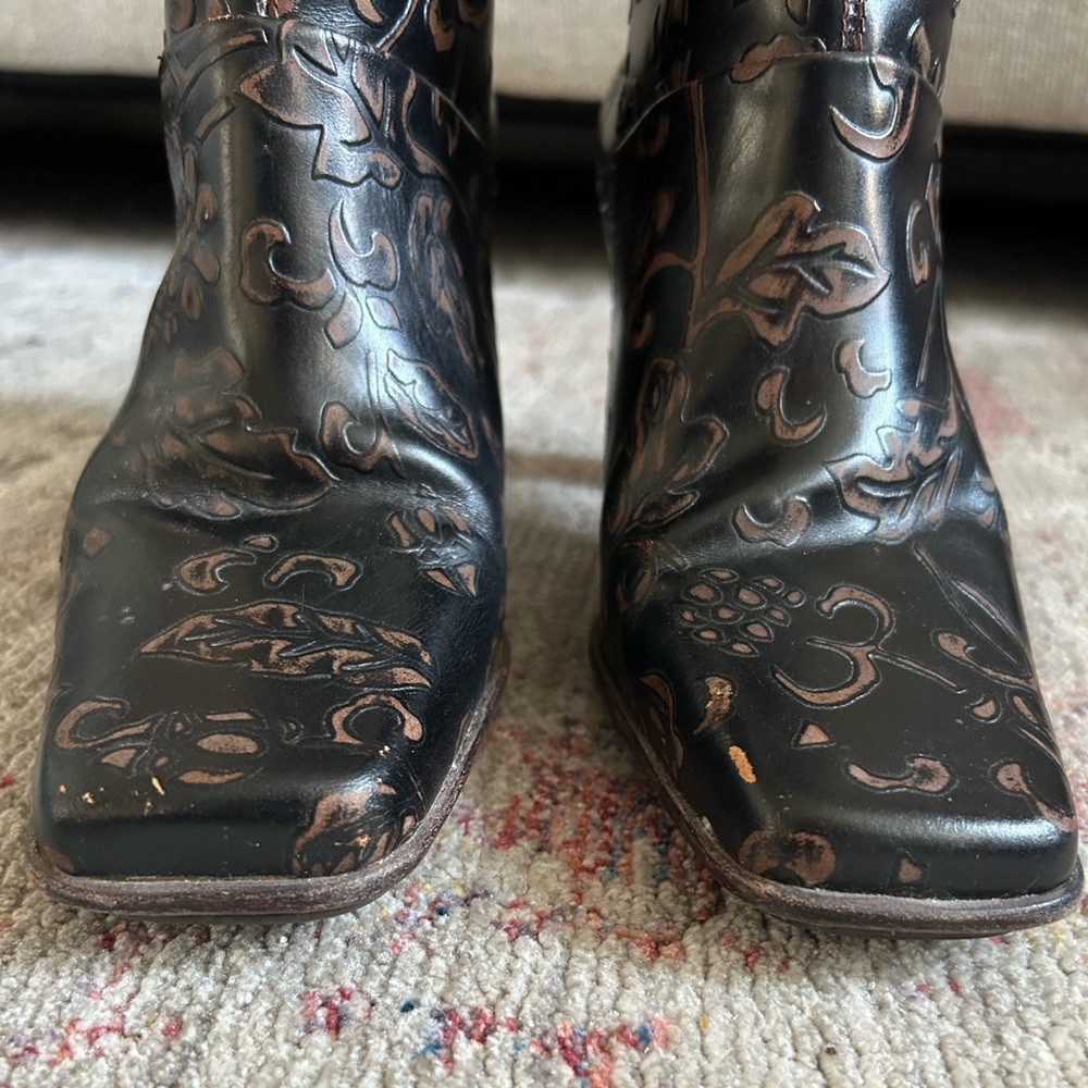 Greenwich Village Floral Boot - Picture 3 of 15